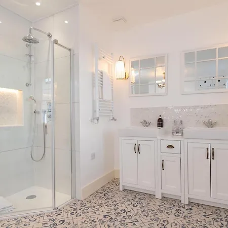 Gloucester Place Townhouse With Hot Tub! Cheltenham Exterior photo