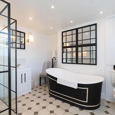Gloucester Place Townhouse With Hot Tub! Cheltenham Exterior photo